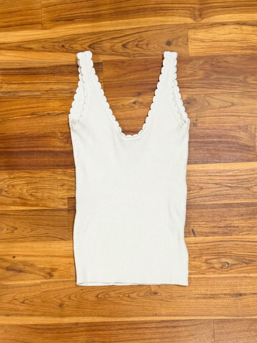 Easy Clothes Ribbed Scalloped Hem Tank Top Size Small/Medium